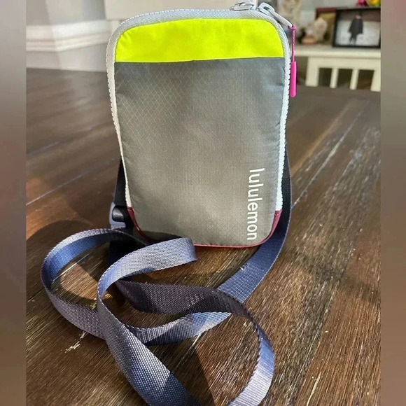 Lululemon easy access cross body bag - Picture 1 of 12